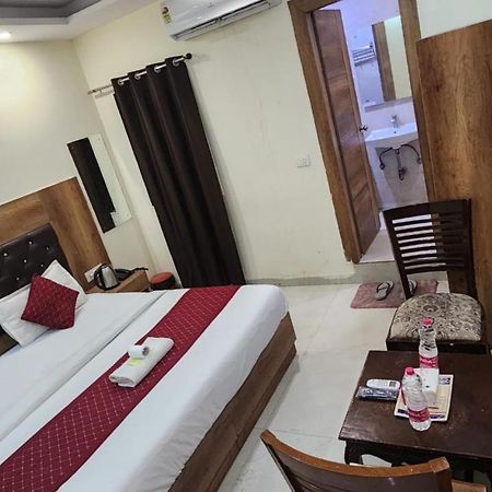 Hotel Redton New Delhi Luaran gambar